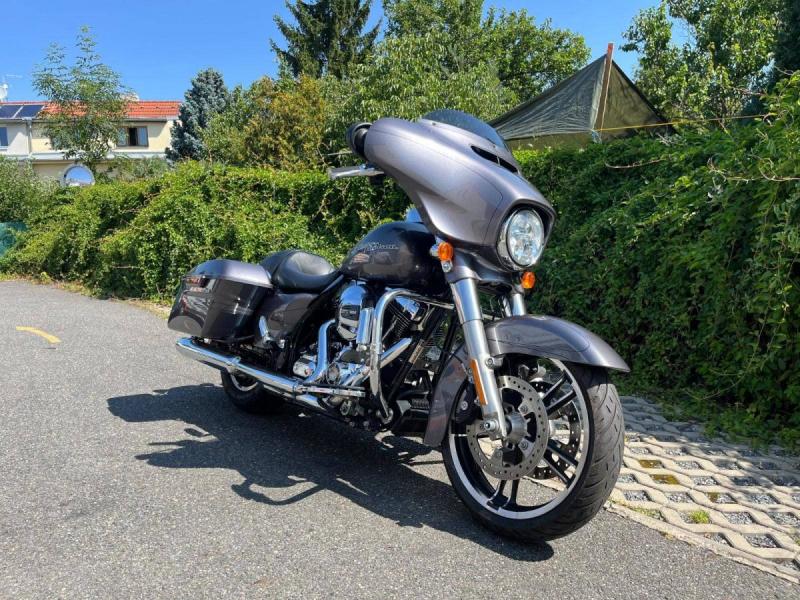 Harley-Davidson FLHX Street Glide