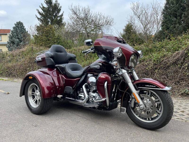 Harley-Davidson FLHTCUTG Tri Glide Ultra Classic