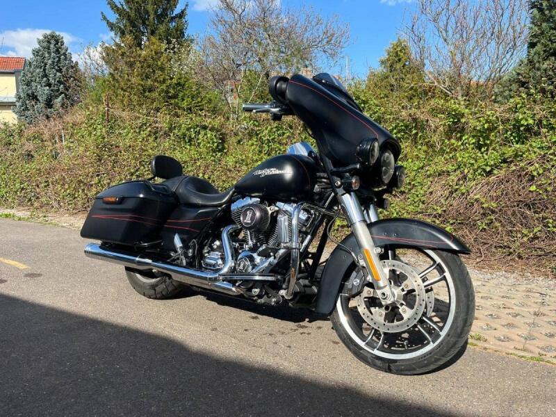 Harley-Davidson FLHXS Street Glide Special