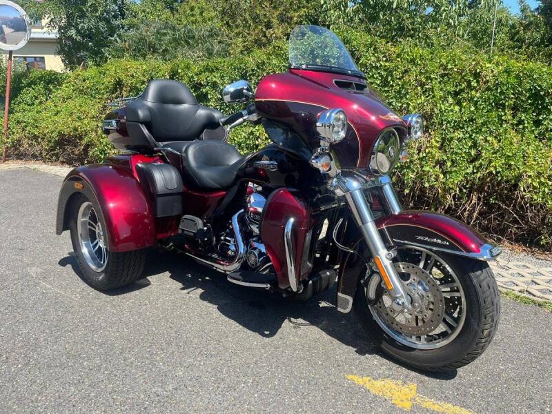 Harley-Davidson FLHTCUTG Tri Glide Ultra Classic