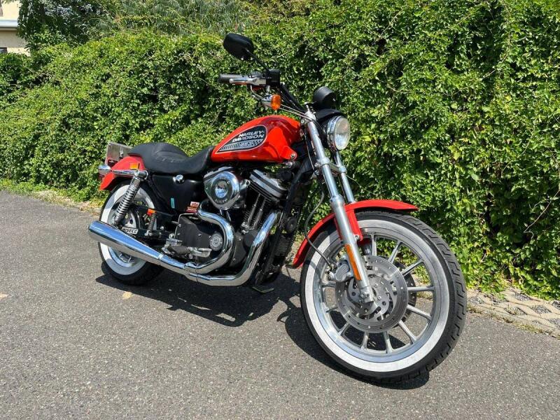 Harley-Davidson XL 883 R Roadster