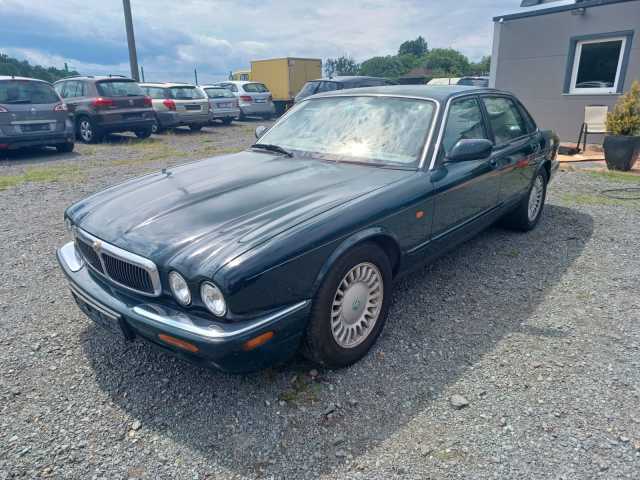 Jaguar XJ8 Investiční vůz, orig. papíry