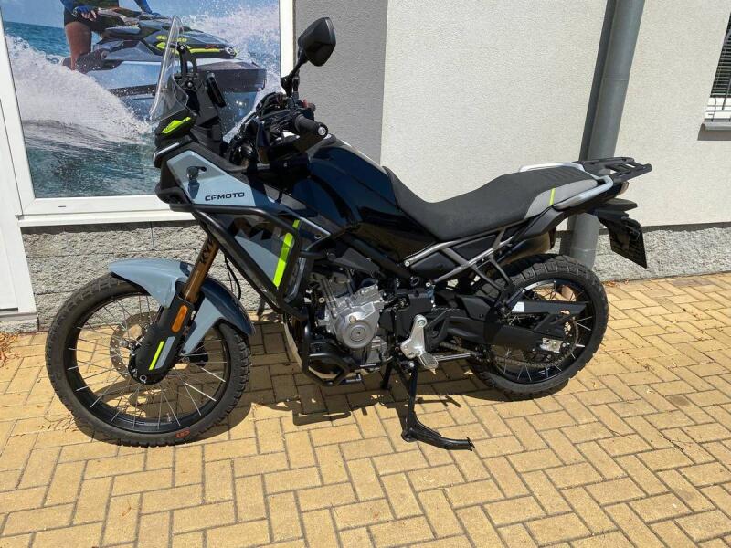 CFMOTO 450 MT-R