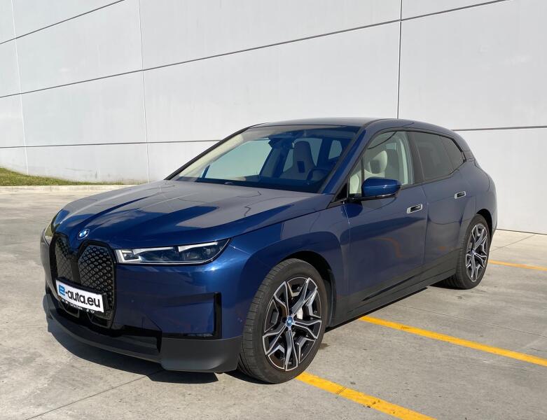 BMW iX
