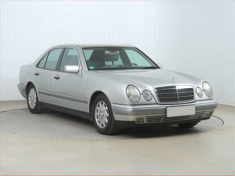 Mercedes-Benz Triedy E