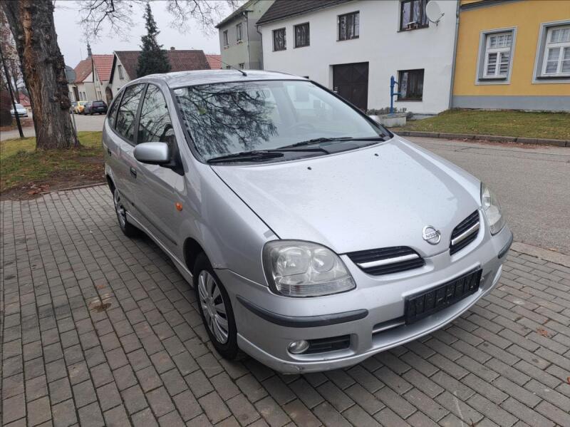 Nissan Almera Tino