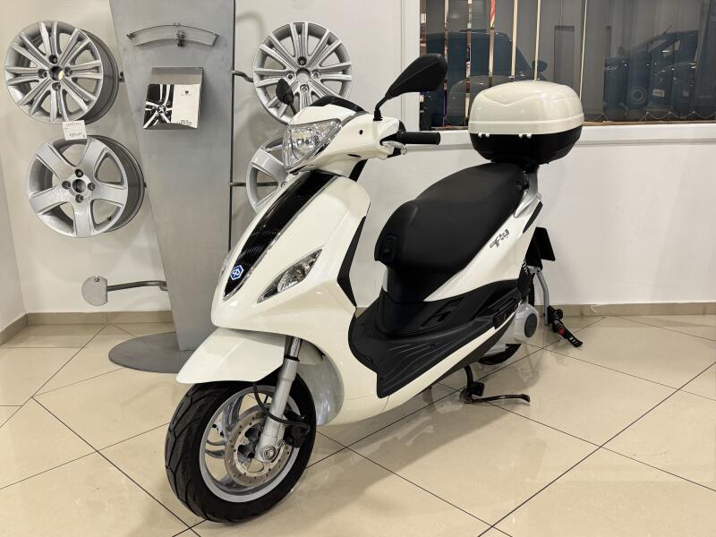 Piaggio Fly 125