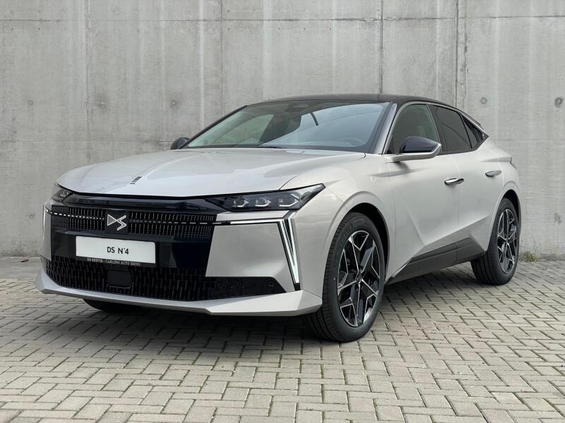 DS Automobiles DS N�4