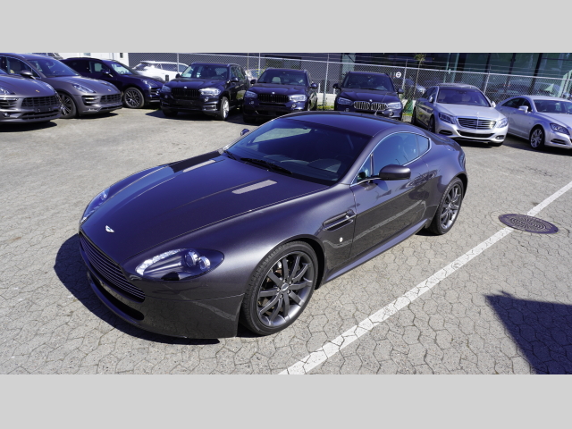 Aston Martin V8 Vantage 4.3 385 HK - servisní kniha