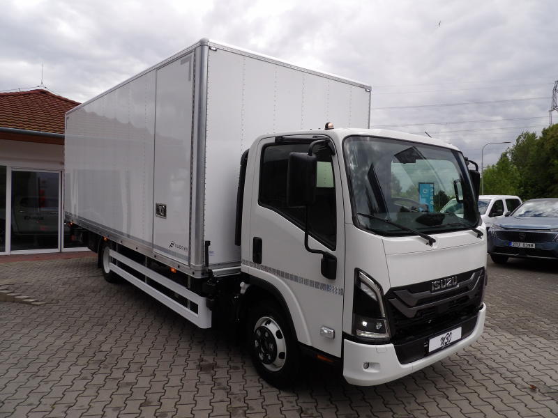 Isuzu M30