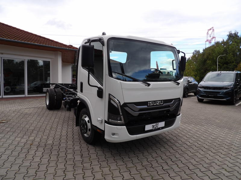 Isuzu M30