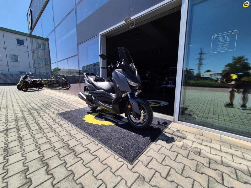 Yamaha X-Max 400