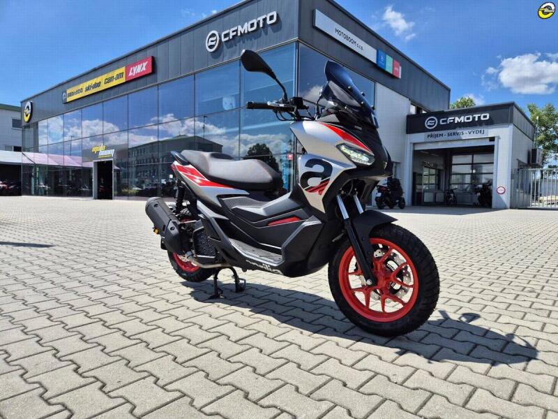 Aprilia SR GT 200
