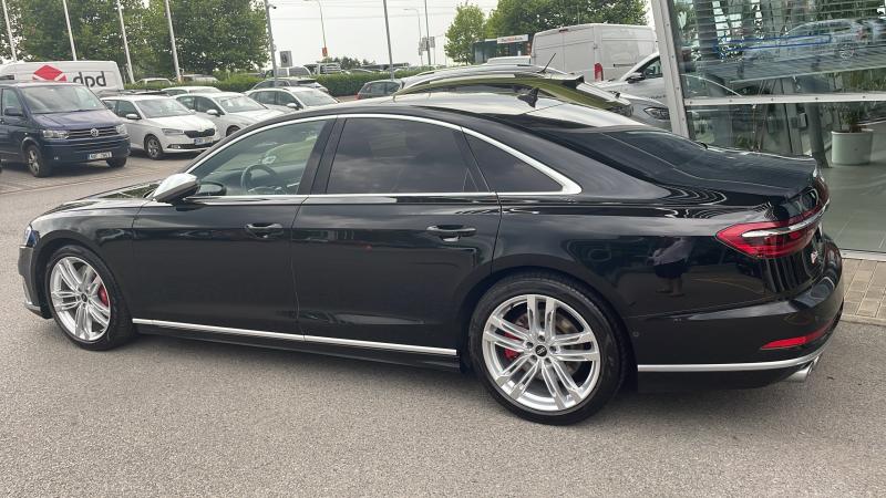 Audi S8