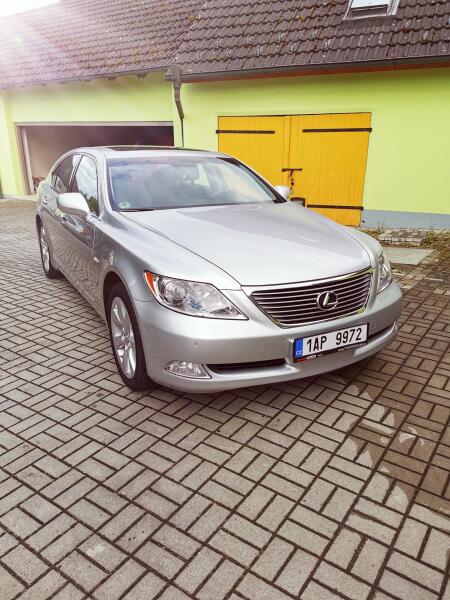 Lexus LS 460