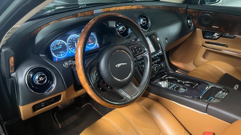 Jaguar XJ