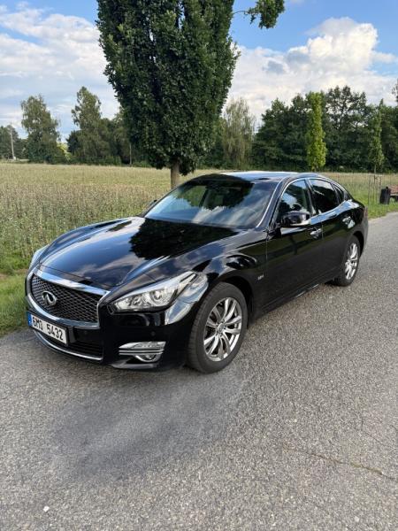 Infiniti Q70