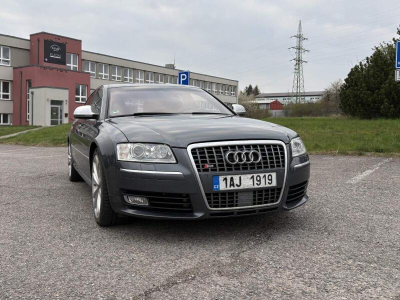 Audi S8