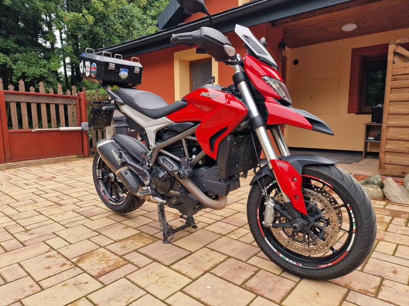 Ducati Hyperstrada 821