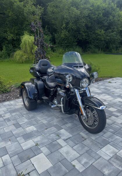 Harley-Davidson FLHTCUTG Tri Glide Ultra Classic