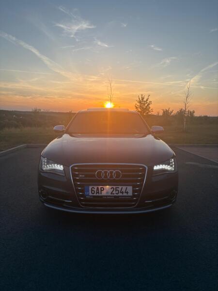 Audi S8