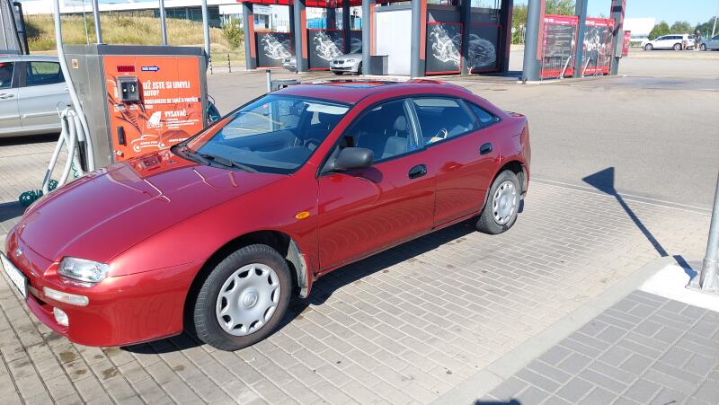 Mazda 323