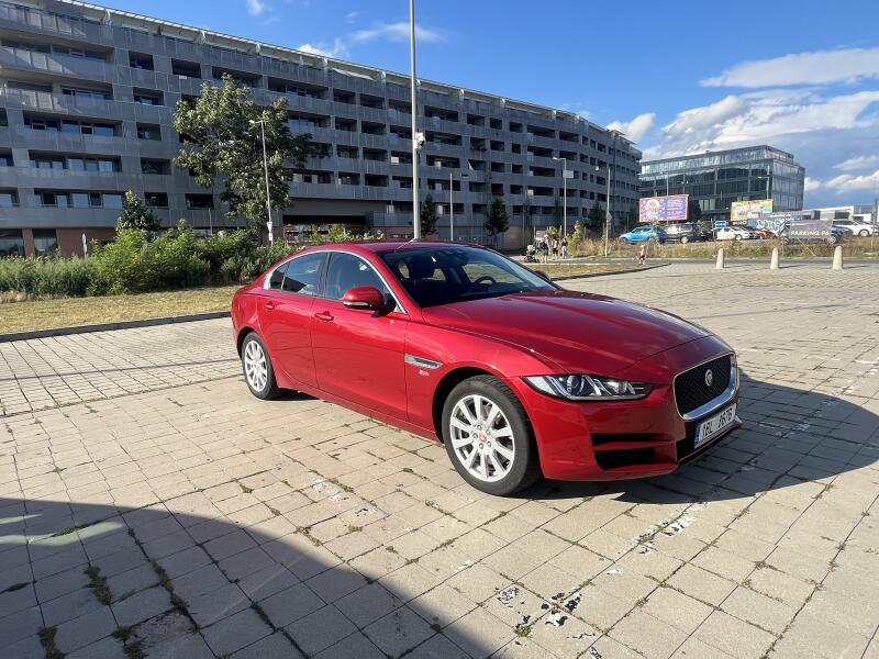 Jaguar XE