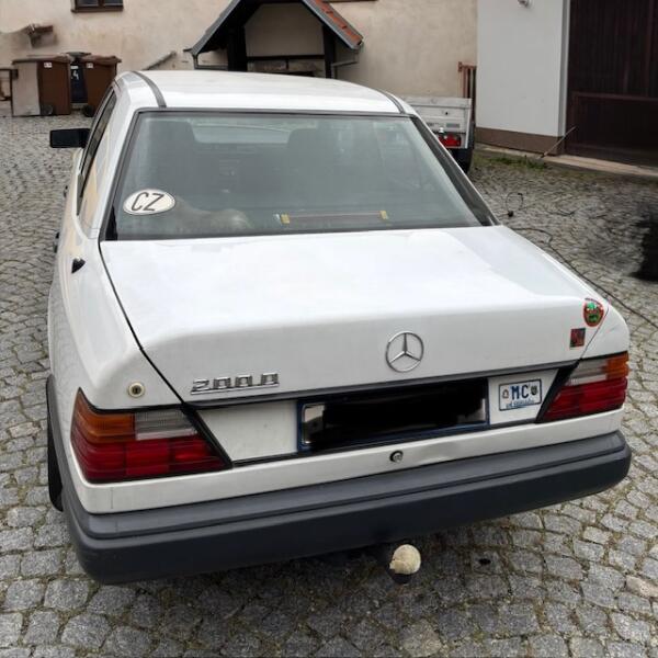 Mercedes-Benz 124