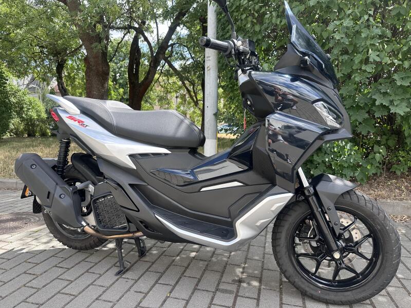 Aprilia SR GT 200