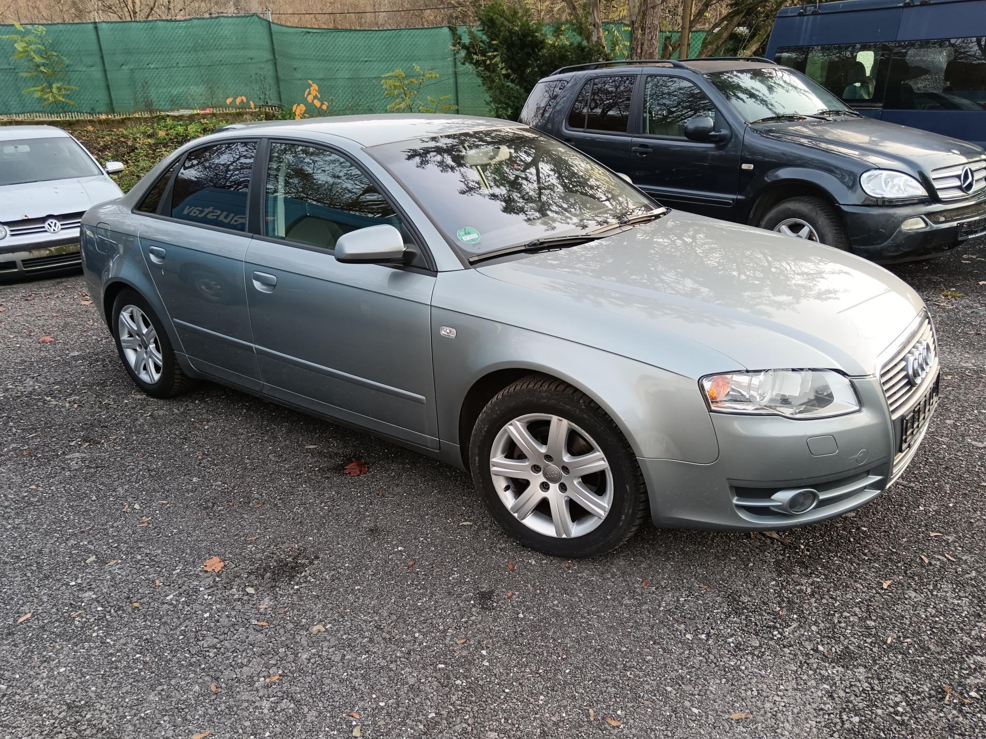 Audi A4  85 KW klima výhřev 
