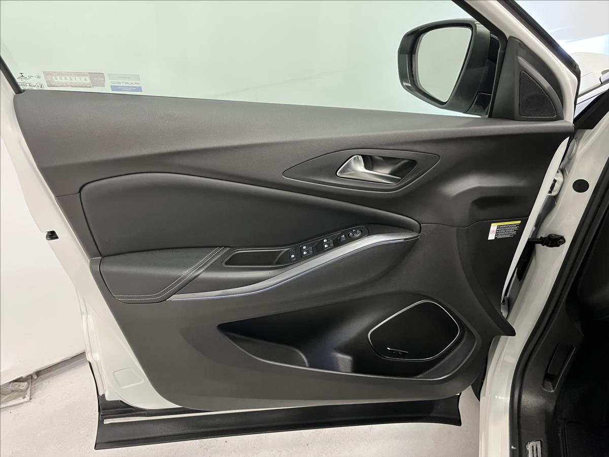 Opel Grandland X 8AT 1,2 Turbo