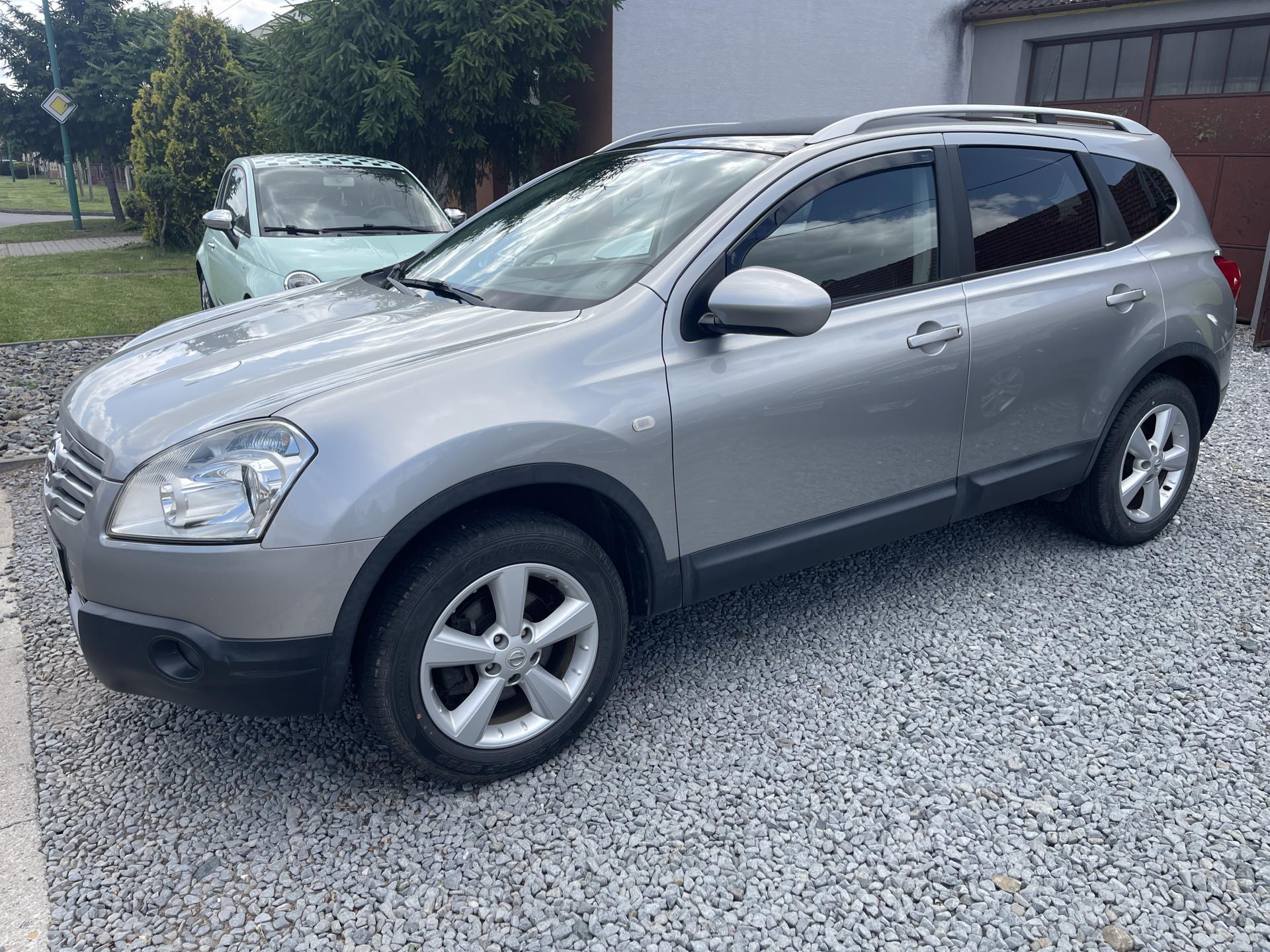 Nissan Qashqai 2.0i 104 KW ALU TAZNE 7 MIST. - detail fotky 1