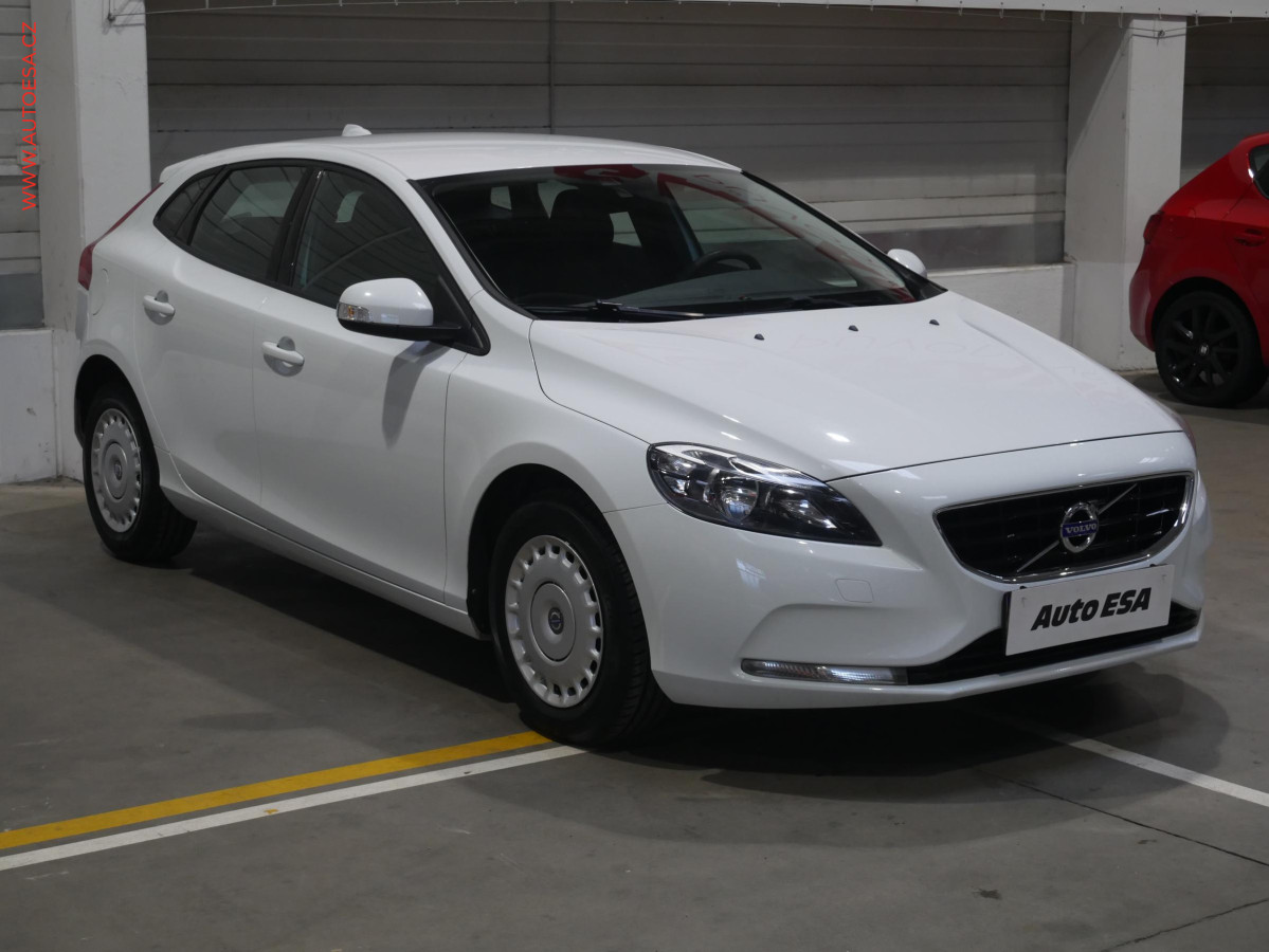 Volvo V40 (2015) 1.6 D, AC - detail fotky 1