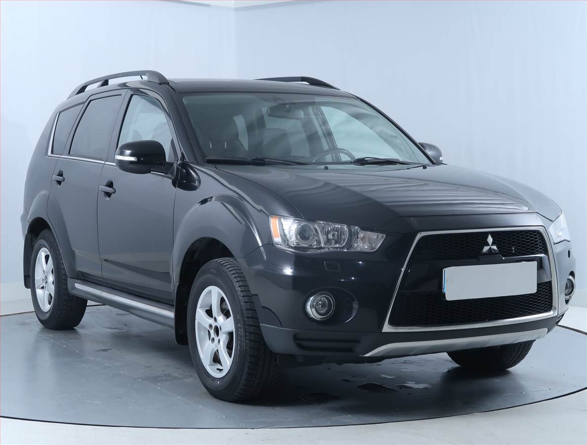 Mitsubishi Outlander 2.2 DI-D, 4X4, 7 míst, Xenony
