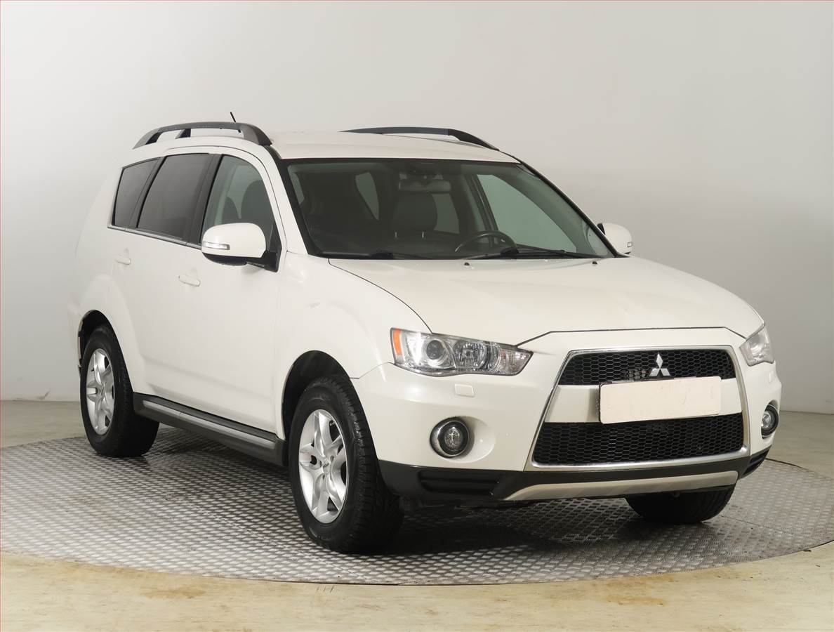 Mitsubishi Outlander 2.2 DI-D, 4X4, 7 míst, Xenony