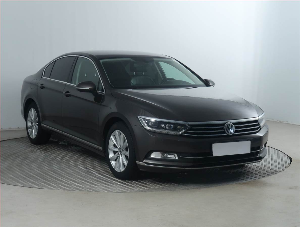 Volkswagen Passat Highline 2.0 TDI, Kůže, Navi