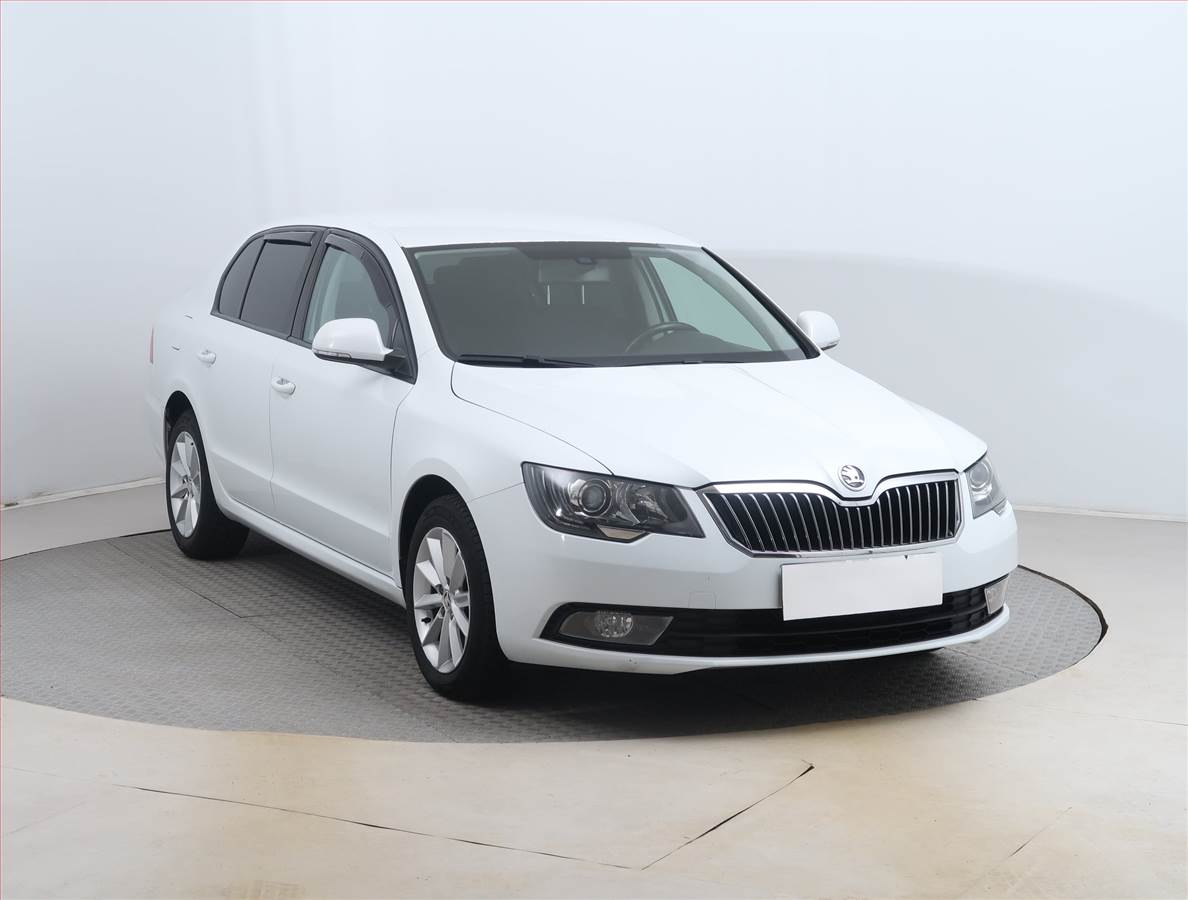Škoda Superb Comfort 2.0 TDI, Xenony