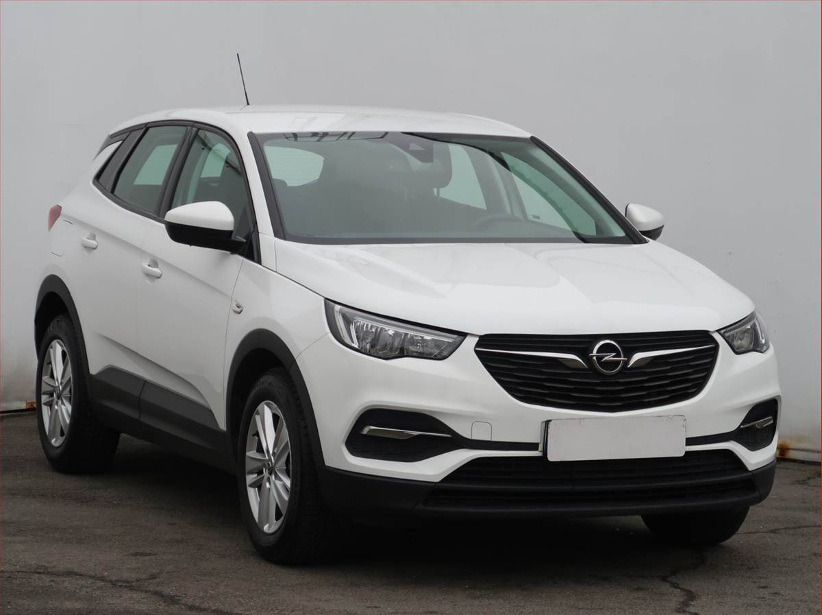 Opel Grandland X 1.2 Turbo, ČR,1.maj