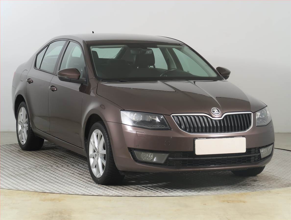 Škoda Octavia 1.6 TDI, Serv.kniha, Xenony