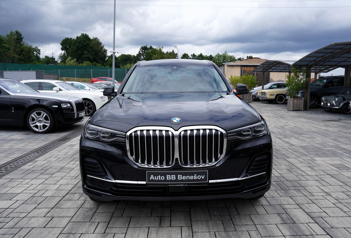 BMW X7 40i xDrive/panorama/7 míst