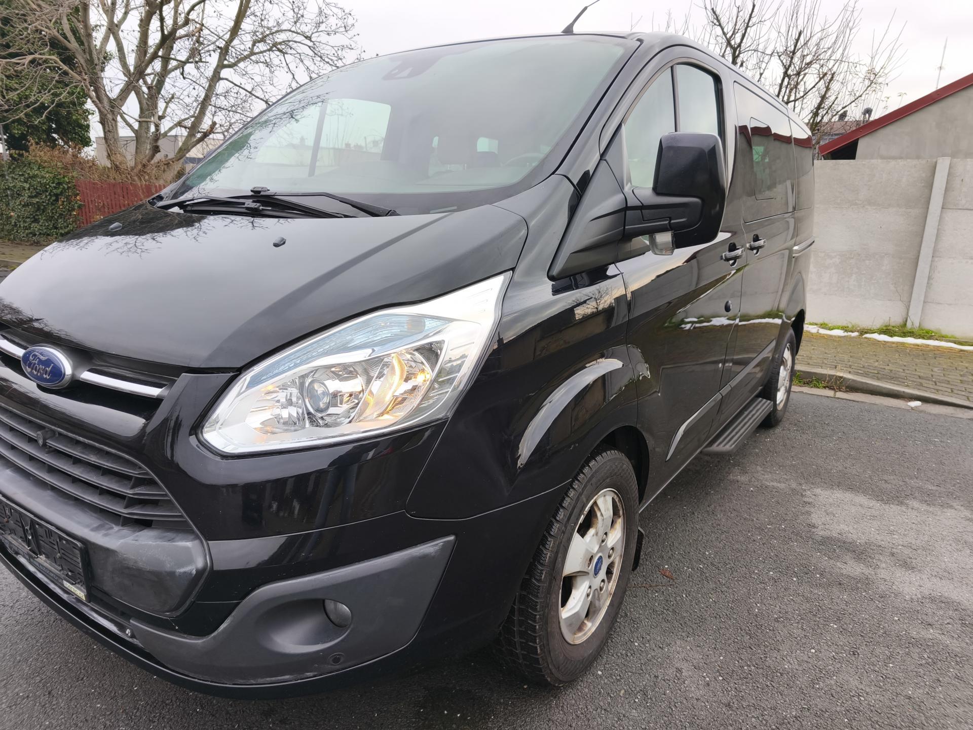 Ford Tourneo Custom 2:2TDCI-116KW-9 MÍST
