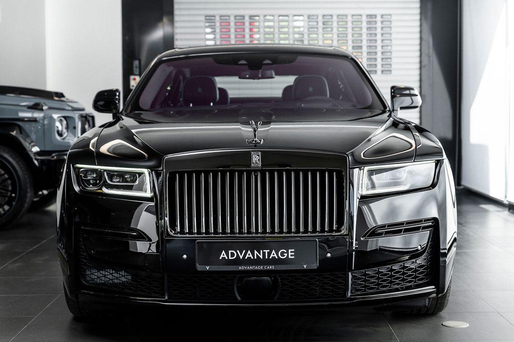 rolls-royce-ghost-black-badge-skladem.jpg