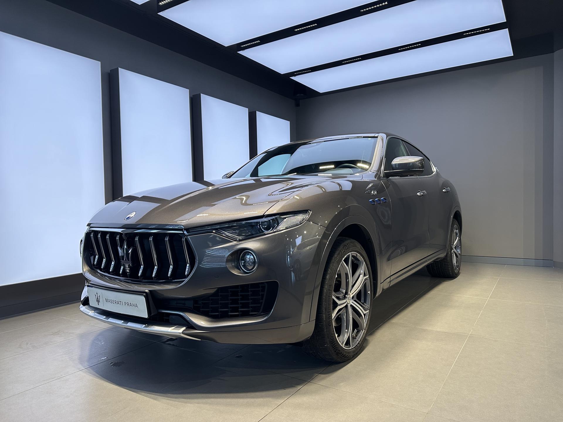 Maserati Levante GT 330HP Zegna Interior