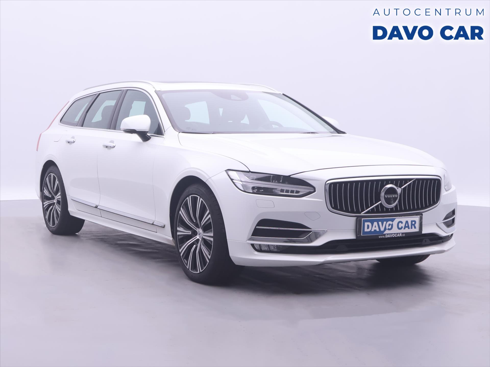 Volvo V90 2,0 D5 AWD Drive-E Inscription - detail fotky 1
