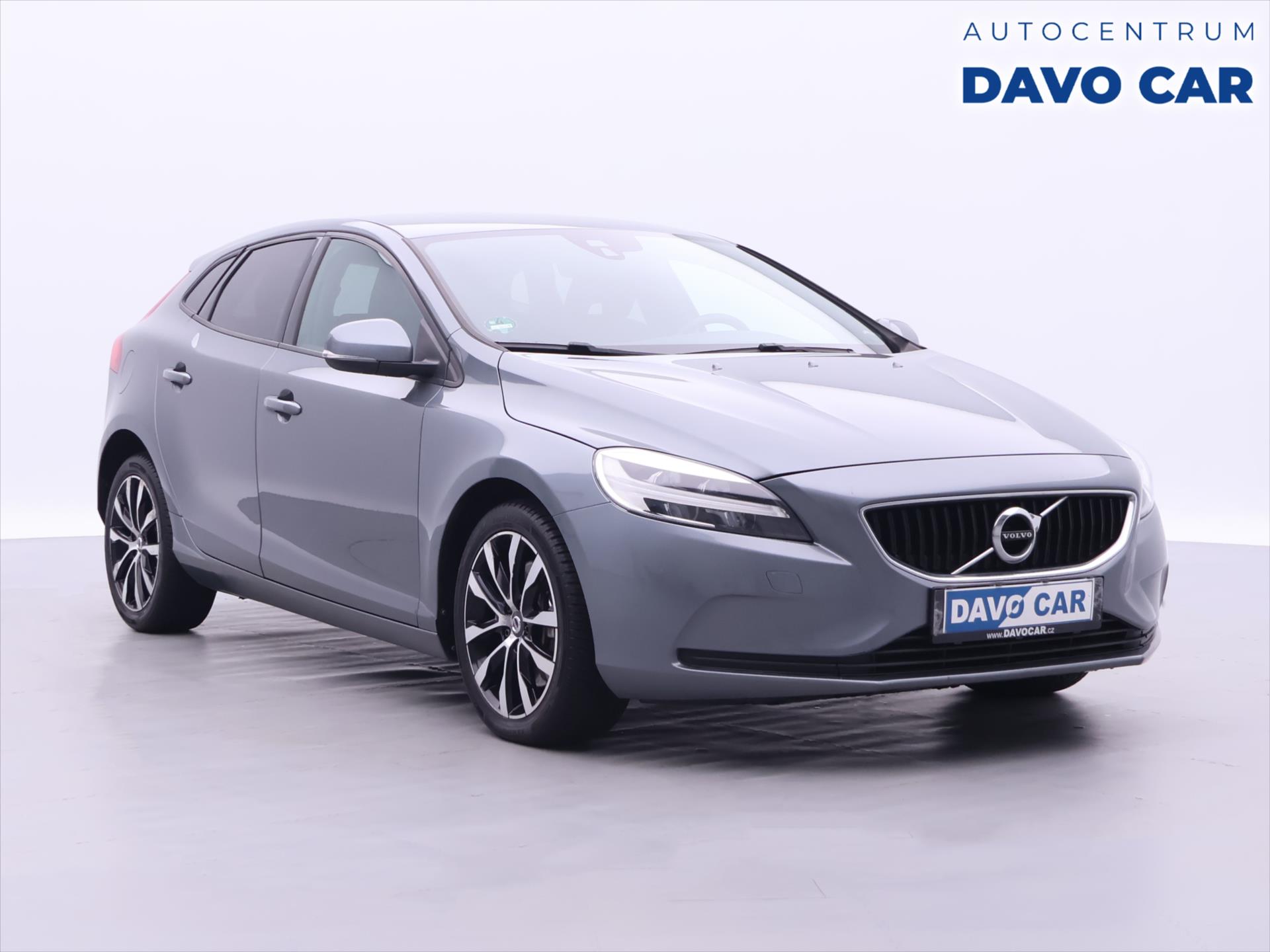 Volvo V40 1,5 T2 90kW Aut. Momentum - detail fotky 1