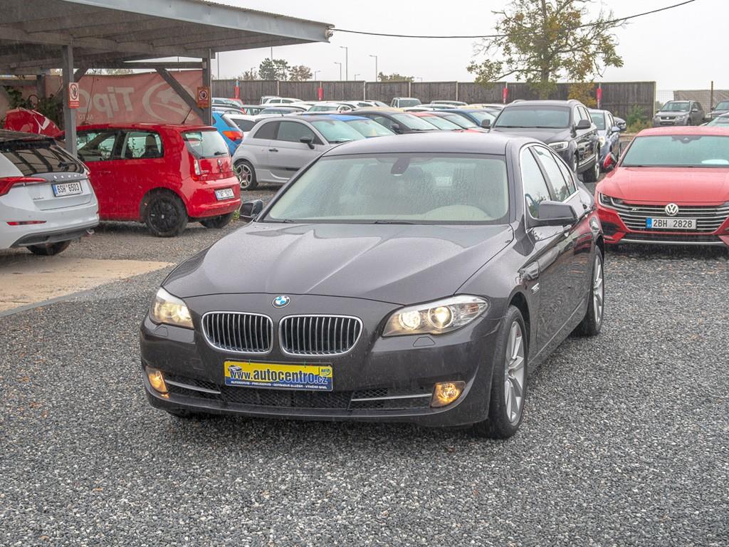 BMW Řada 5 (2010) 3.0i mat – NAVI - detail fotky 1