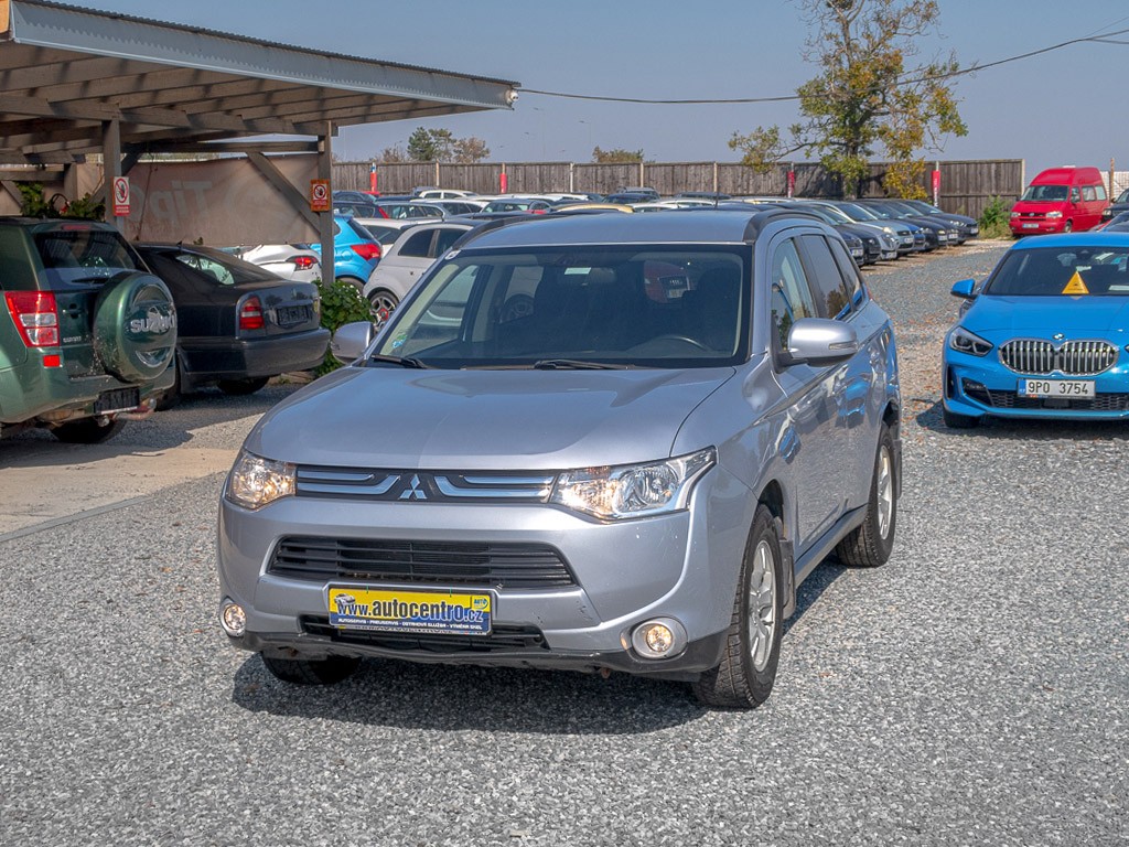 Mitsubishi Outlander (2013) 2.2D 110KW 4x4 – 1 MAJITEL - detail fotky 1