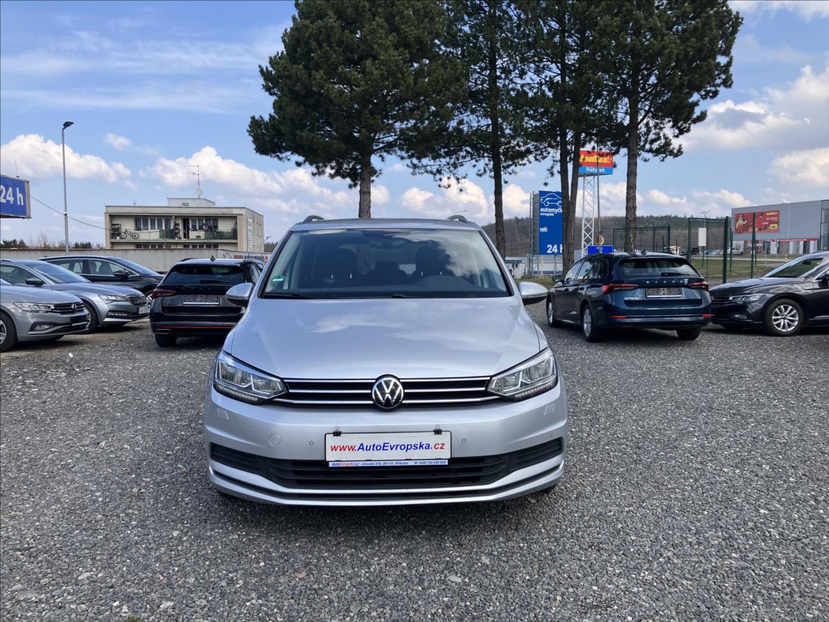 Volkswagen Touran 2,0 TAŽNÉ, LED,APPLE CAR PLAY