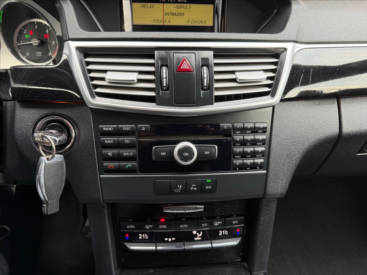 Volkswagen Transporter 2,0 TDI Caravelle DSG,110kW,8m - detail fotky 1