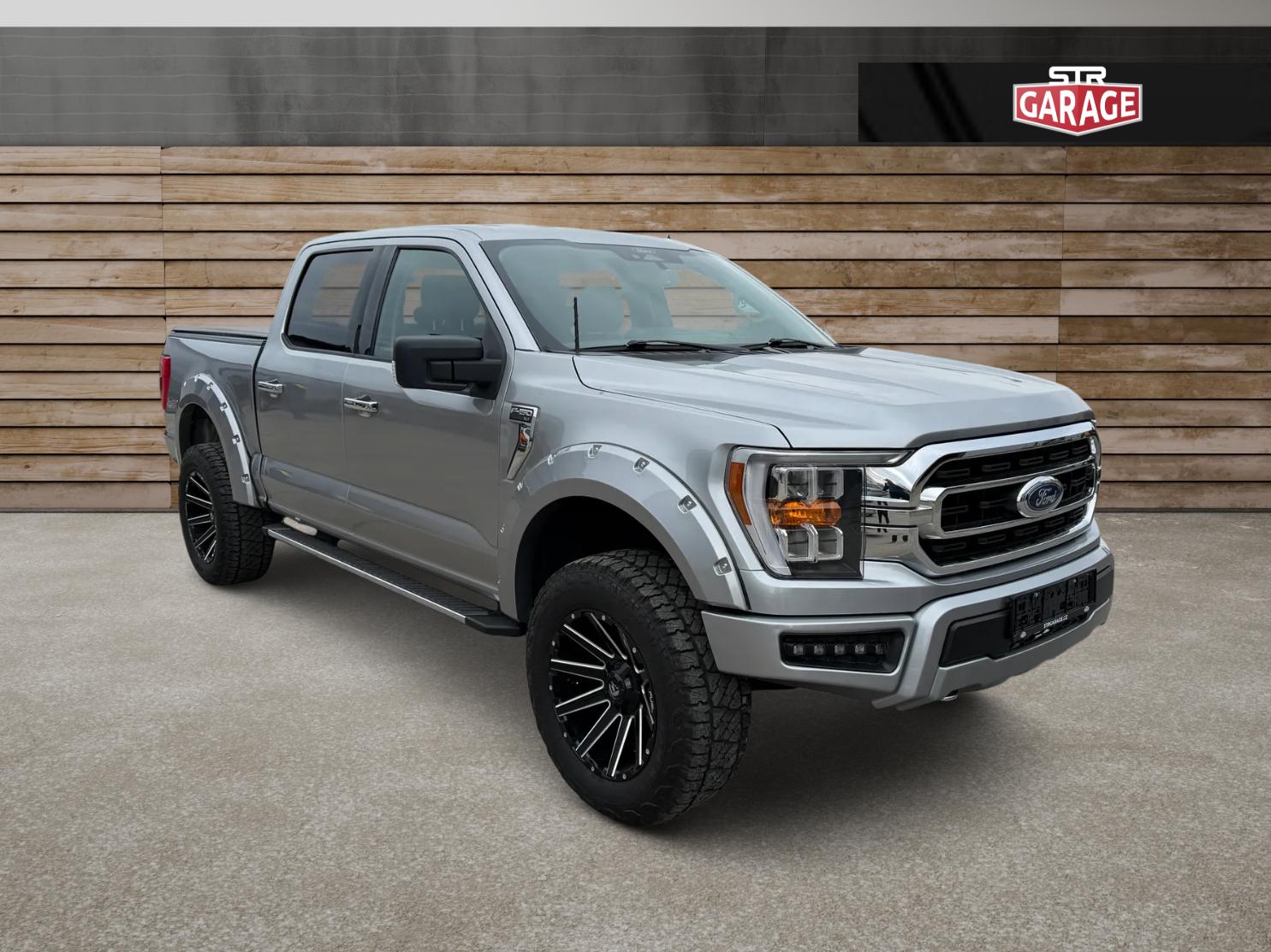 Ford F-150 + ROUGH COUNTRY + V8 + 6 míst 